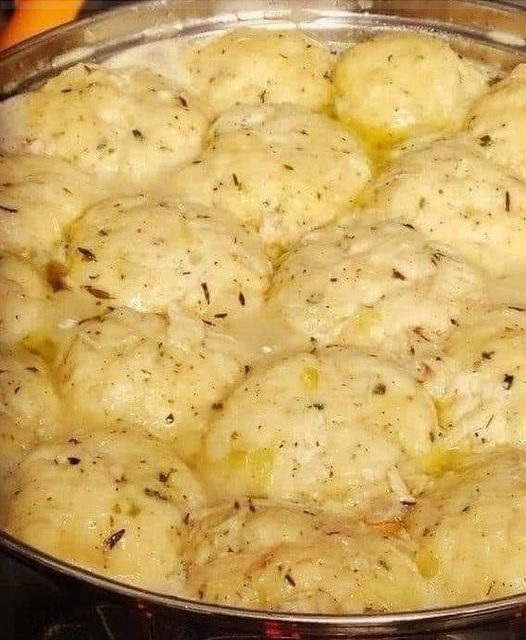 OLD FASHIONED CHICKEN AND DUMPLINGS